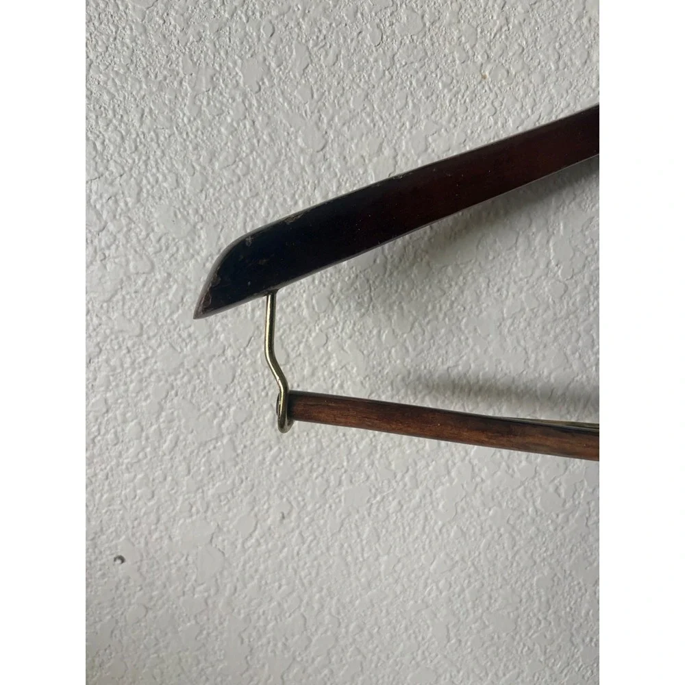 Vintage Dillards Wooden Suit Hanger Mahogany Finish Locking Pant Bar‎ Gold Logo